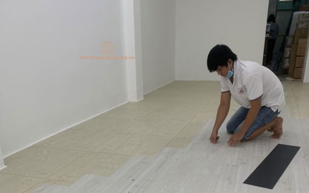 Thi công sàn nhựa Aimaru Easy A22