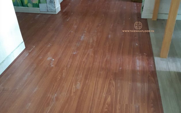 Thi công sàn nhựa hèm khóa Kosmos tại Thủ Đức