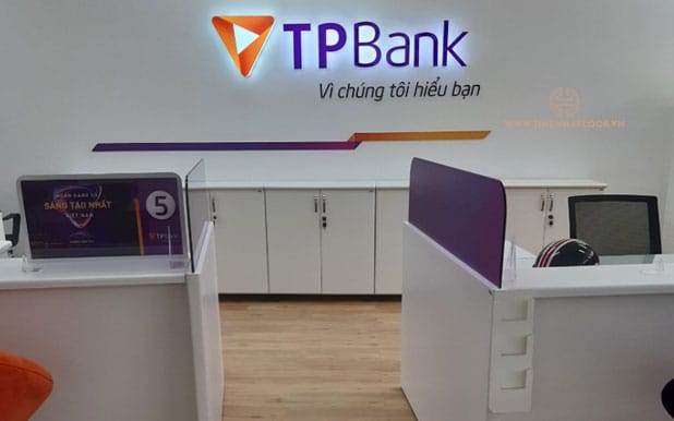 Thi công sàn nhựa Aimaru cho hệ thống TP-Bank toàn quốc