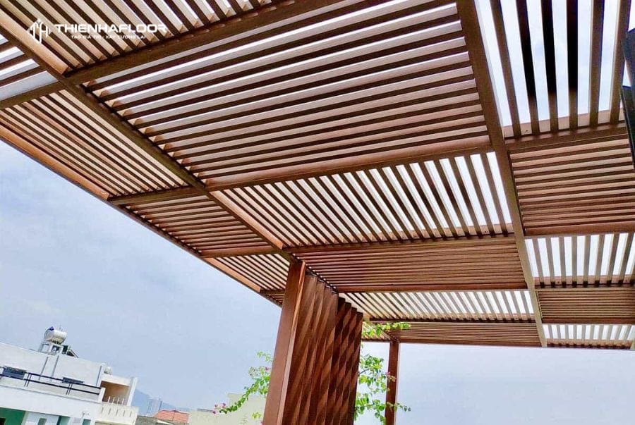 Lam Che Nắng Bằng Gỗ Nhựa Ngoài Trời