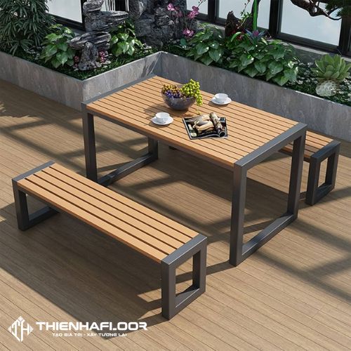 Bàn, Ghế được Làm Từ Các Thanh Gỗ Nhựa Ngoài Trời
