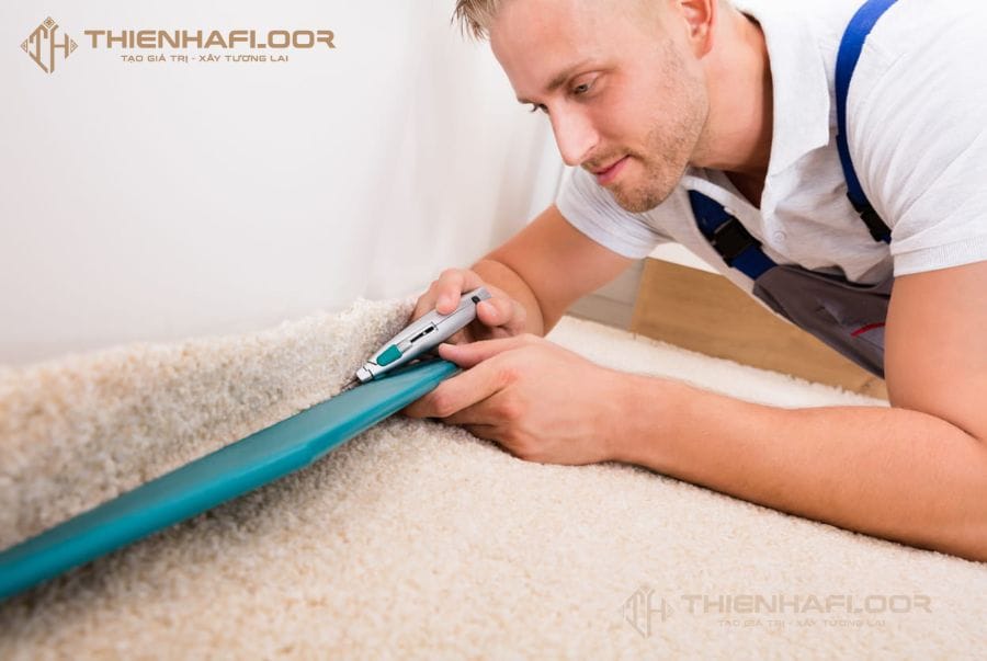 Cut excess parts of the carpet