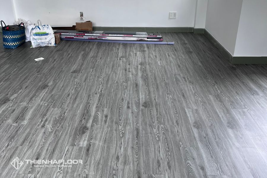 Sàn Nhựa Vân Gỗ Xám Hiện đại
