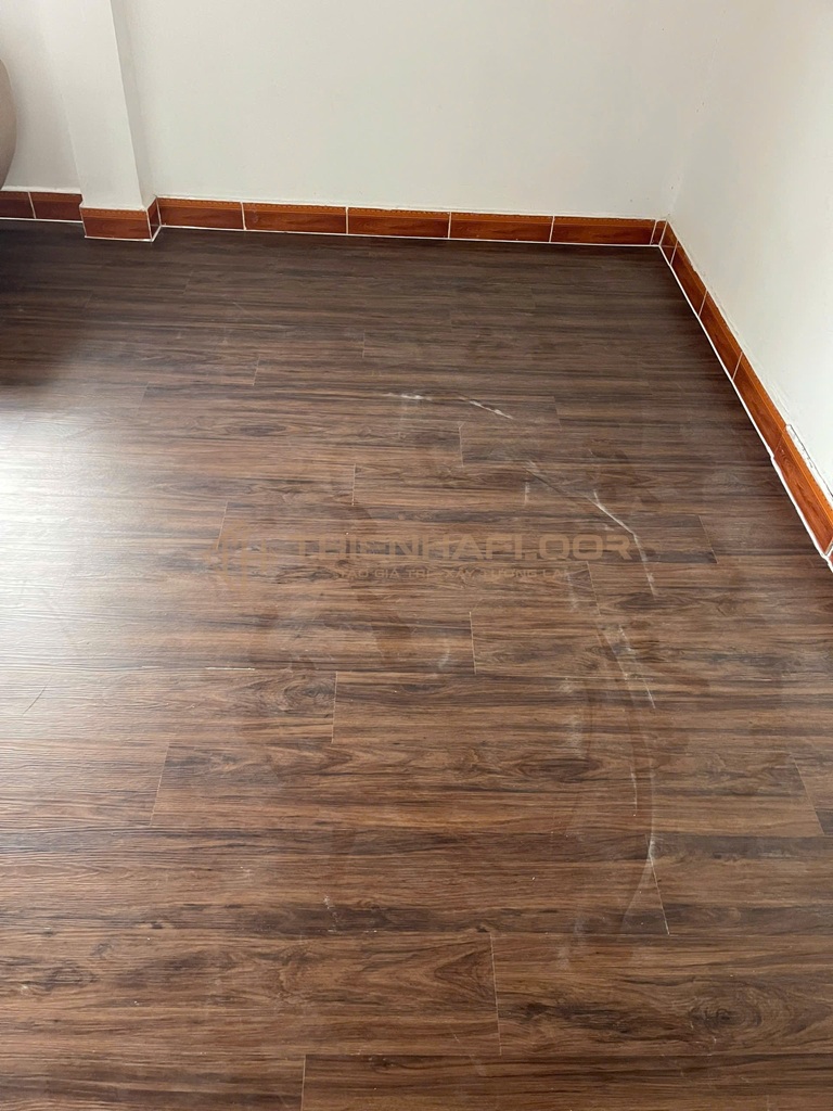 Sàn nhựa hèm khóa màu gỗ óc chó Galaxy Eco Premium W251