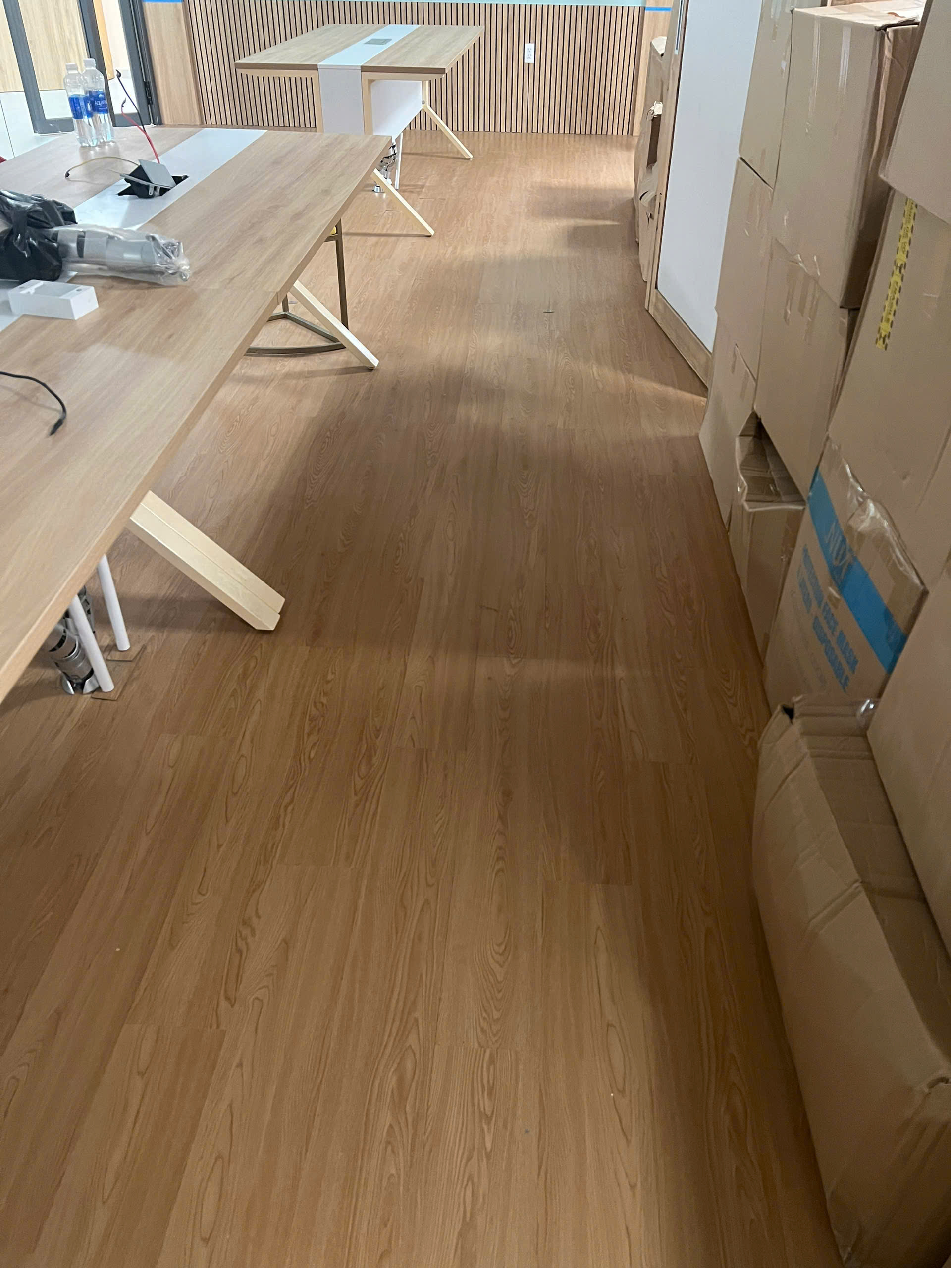 Sàn nhựa dán keo Galaxy Eco GW2210 cho phòng họp tại văn phòng quận 3, TPHCM