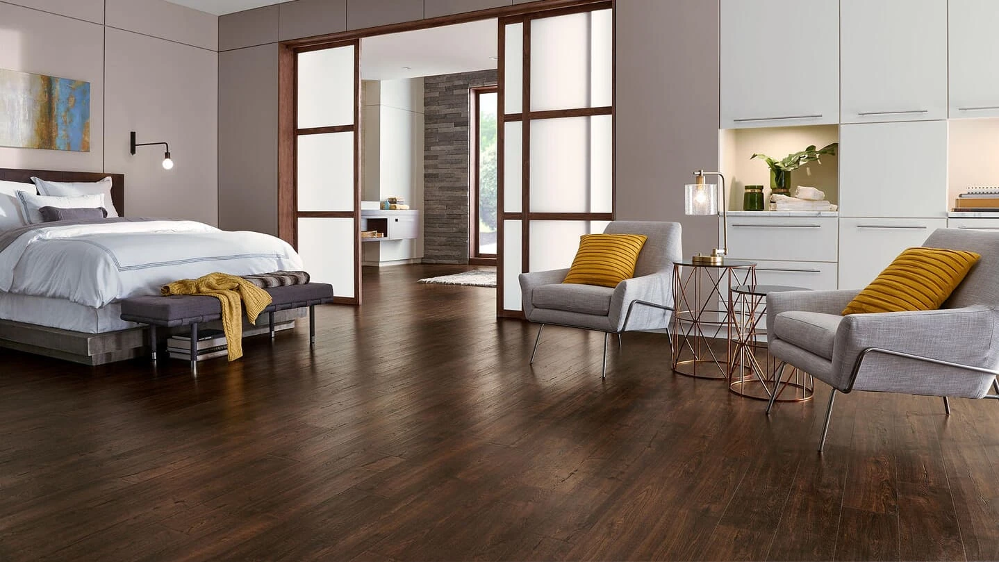 Cách chọn sàn gỗ công nghiệp cực hay ít người biết 8 Lót sàn gỗ tông trầm cho không gian lớn