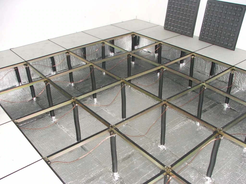 Hệ thống sàn nâng kỹ thuật gồm tấm sàn, khung đỡ, chân đế