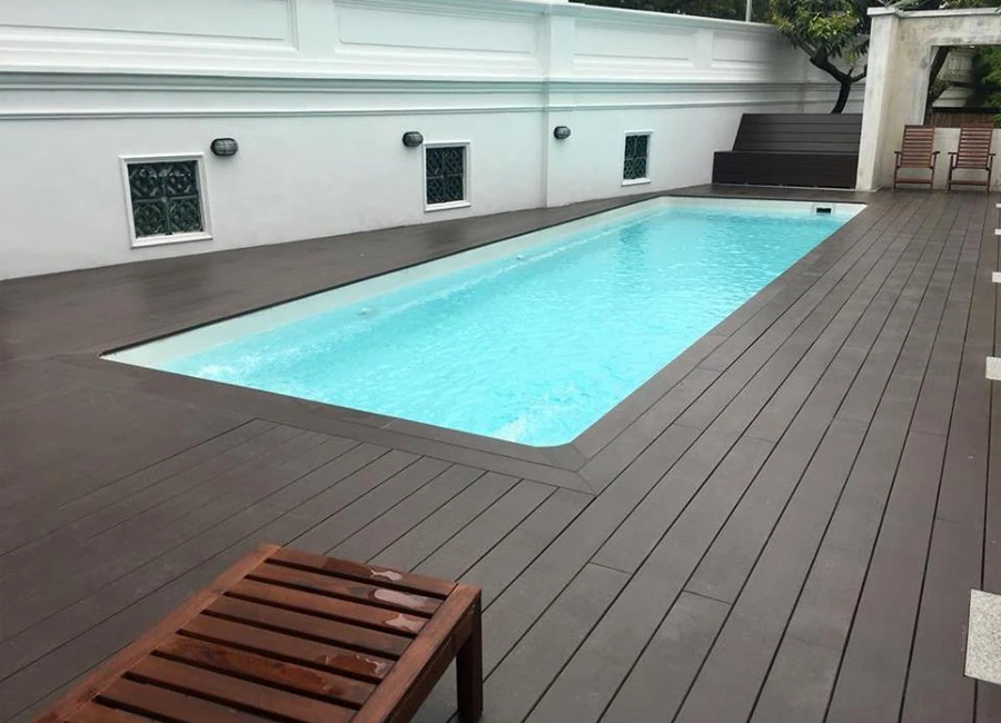 Sàn gỗ nhựa hồ bơi